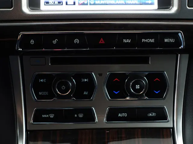 Jaguar XF 2.0 Portfolio Aut- 2014 Benzine 11