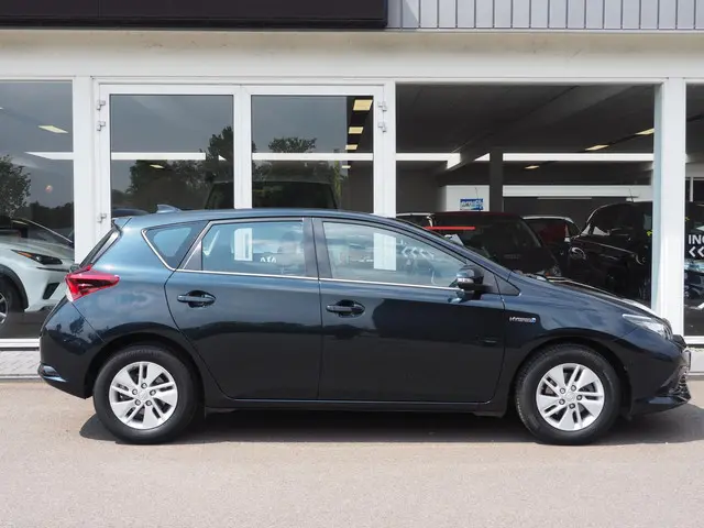 Toyota Auris 1.8 Hybrid Now 2017 Hybride Benzine 11