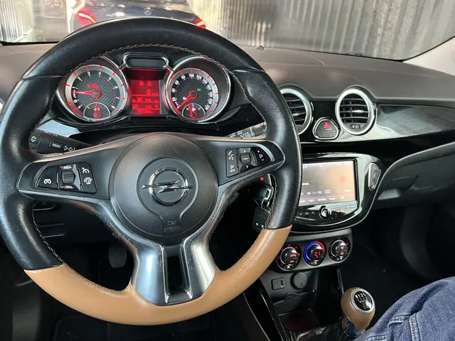 Opel ADAM 1.0 Turbo Rocks 2015 Benzine 17