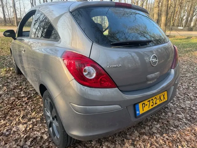 Opel Corsa 1.4-16V 2013 Benzine 6