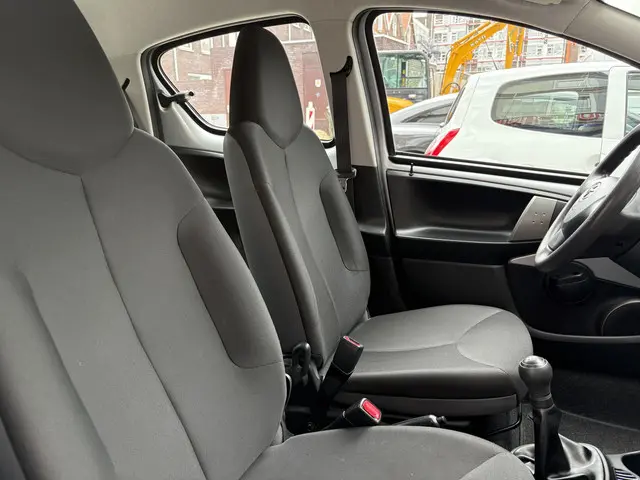 Toyota Aygo 1.0 VVT-i Comfort 2013 Benzine 6