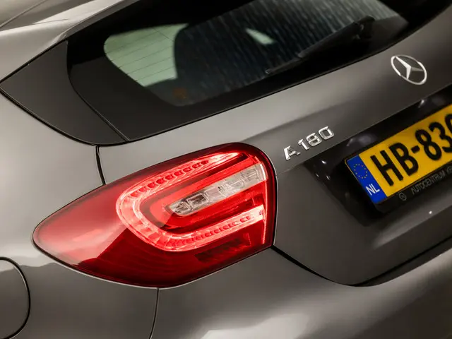Mercedes-Benz A-Klasse 180 AMG Sport 2015 Benzine 25