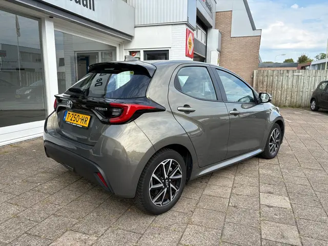 Toyota Yaris 1.5 Hybrid Dynamic 2021 Hybride Benzine 6