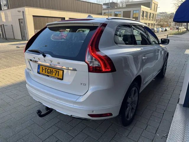 Volvo XC60 2.0 T5 FWD Summum 2014 Benzine 6