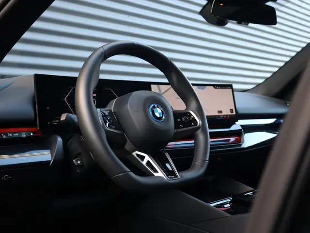 BMW 5 Serie Touring 550e xDrive 2025 Hybride Benzine 16