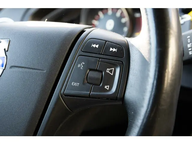 Volvo V40 T4 Momentum | Trekhaak | Xenon 2015 Benzine 14