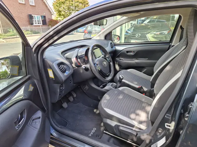 Toyota Aygo 1.0 VVT-i x-play/AIRCO 2019 Benzine 3