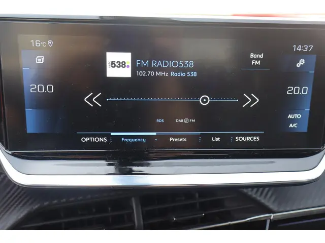 Peugeot 2008 1.2 PureTech GT 2021 Benzine 29