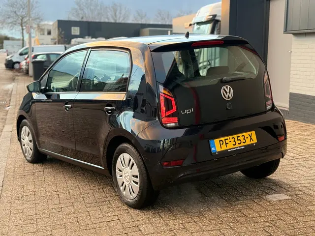 Volkswagen up! 3