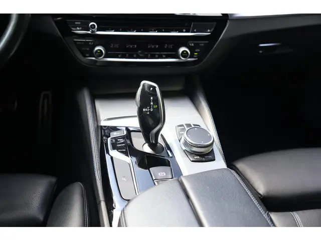 BMW 5 Serie Touring 530i High Executive 2020 Benzine 18