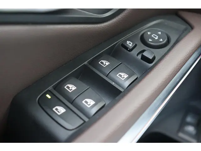 BMW 3 Serie Touring 318i 2024 Benzine 34