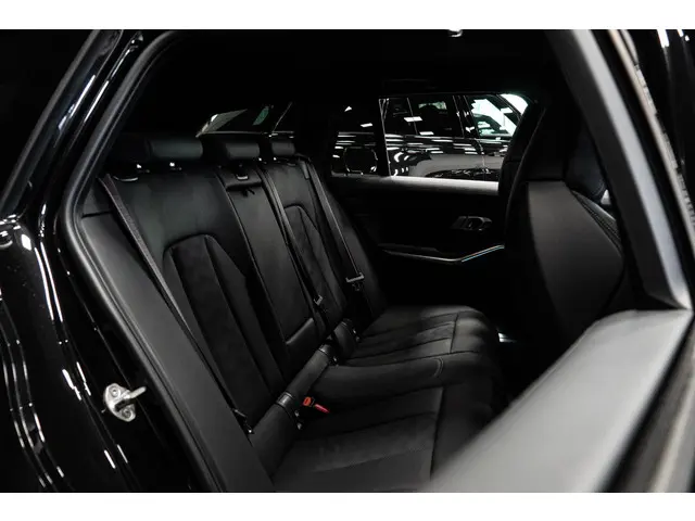 BMW M3 Touring xDrive Competition 2024 Benzine 18
