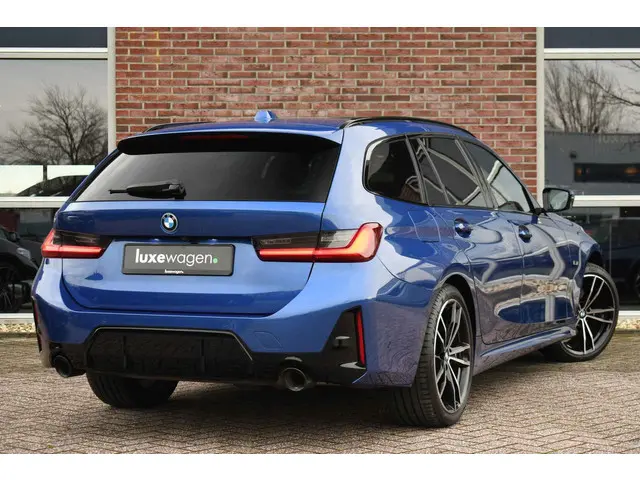 BMW 3 Serie Touring 330e M-Sport 2022 Hybride Benzine 2