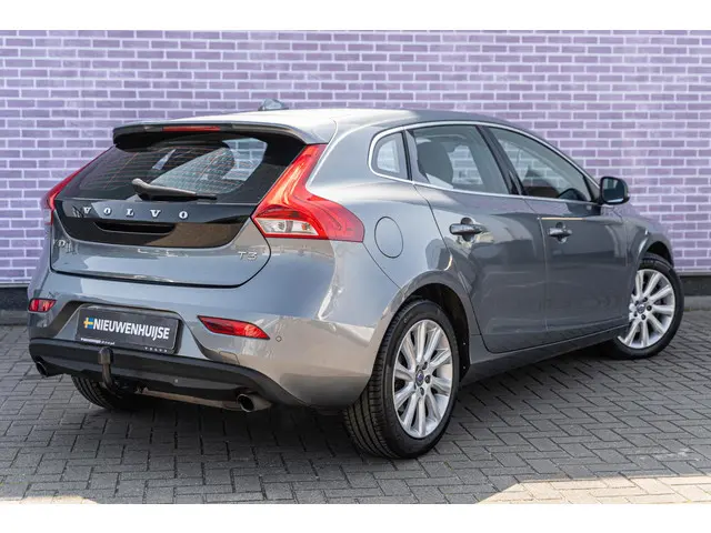 Volvo V40 T3 Momentum Automaat 2015 Benzine 18