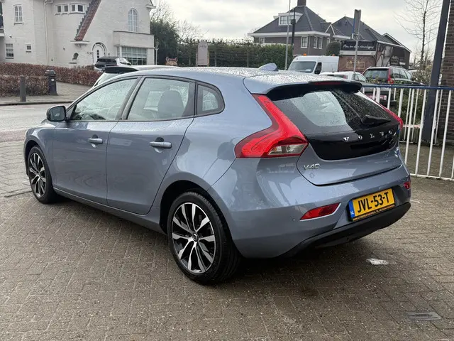 Volvo V40 1.5 T2 122 pk Geartronic Momentum 2019 Benzine 4