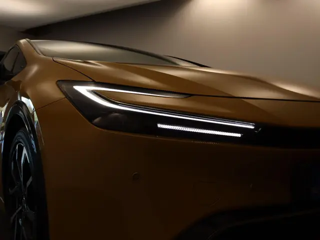 Toyota Prius 2.0 Plug-in Executive 2024 Hybride Benzine 8