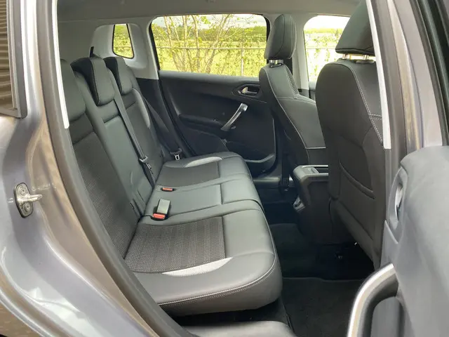 Peugeot 2008 1.2 PureTech Allure 2016 Benzine 12