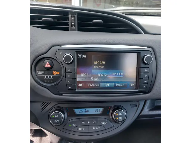 Toyota Yaris 1.5 Hybrid Aspiration 2017 Hybride Benzine 17