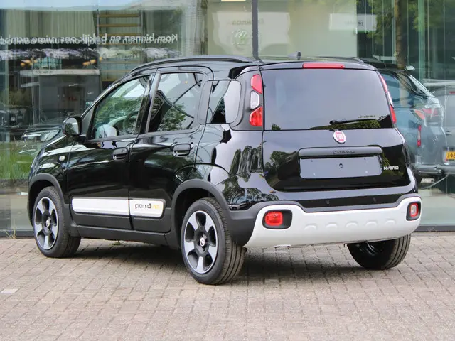 Fiat Panda 1.0 Hybrid Pandina 2025 Benzine 2