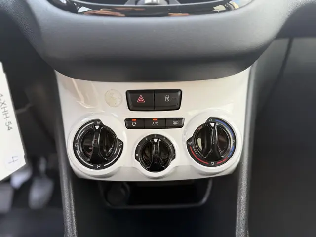 Peugeot 208 1.0 VTi LIKE 2014 Benzine 13