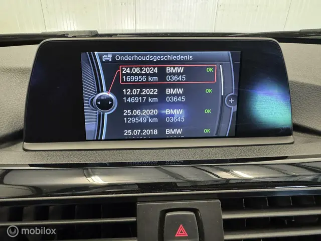 BMW 3 Serie Touring 316i Business 2013 Benzine 16