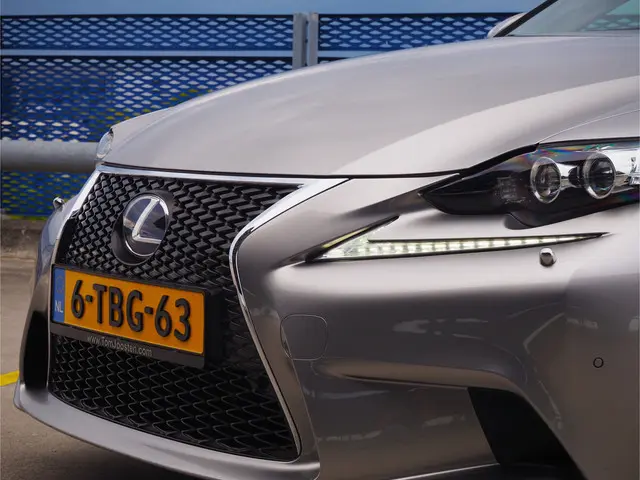 Lexus IS 300h F Sport Line 2014 Hybride Benzine 8