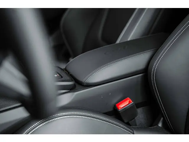 Porsche 911 Carrera GTS 2025 Benzine 38