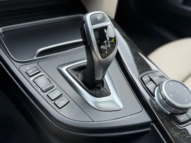 BMW 3 Serie Touring 330i xDrive M Sport 2015 Benzine 23