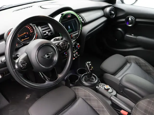 MINI 5-Deurs Cooper 2019 Benzine 11