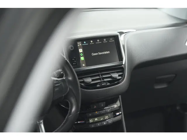Peugeot 2008 PureTech 130 Allure 2019 Benzine 56