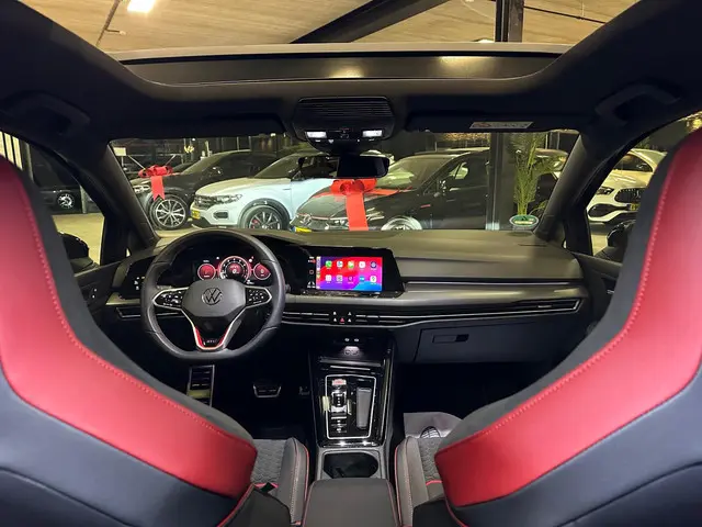 Volkswagen Golf 2.0 GTI CLUBSPORT|PANO|BOMVOL! 2024 Benzine 3