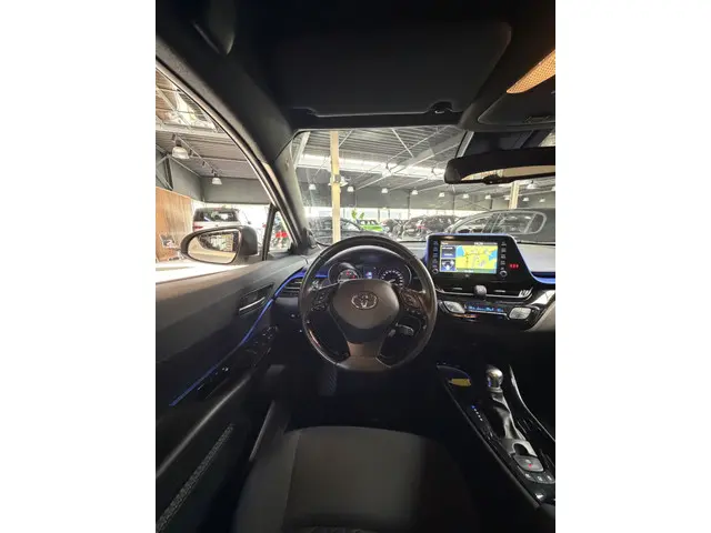 Toyota C-HR 1.8 Hybrid Bi-Tone 2021 Hybride Benzine 18