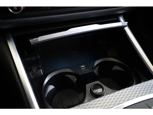 BMW 3 Serie Touring 330e 2025 Hybride Benzine 19