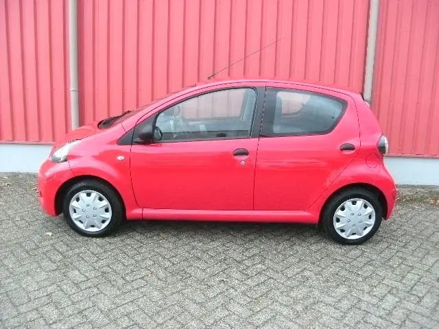 Toyota Aygo 1.0 VVT-i Access 2012 Benzine 2