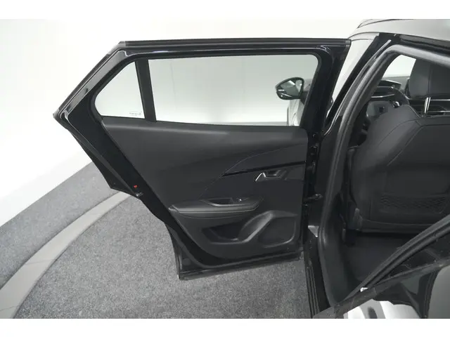 Peugeot 2008 PureTech 130 EAT8 GT 2024 Benzine 73