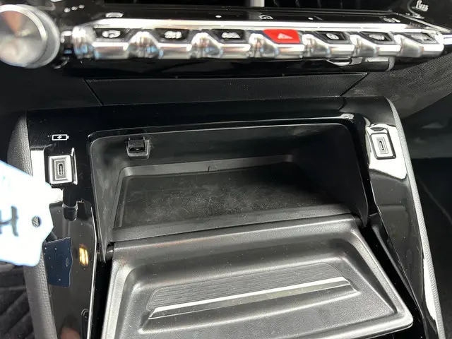 Peugeot 208 1.2 Turbo 100 PK Allure 2025 Benzine 34