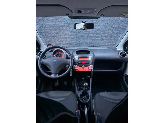 Peugeot 107 1.0 Active 2014 Benzine 12