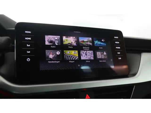 Škoda Kamiq 1.0 TSI 115pk Sport Business 2021 Benzine 24