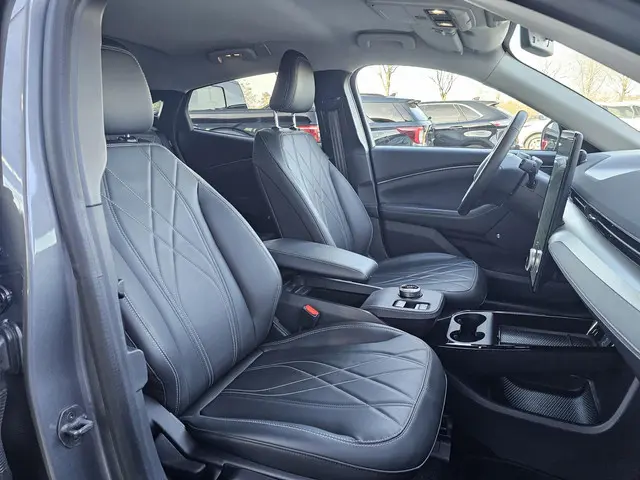 Ford Mustang Mach-E RWD 75 kWh 2021 Elektrisch 8