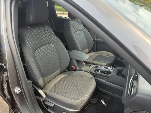 Ford Kuga 2.5 PHEV Titanium 2025 Hybride Benzine 40