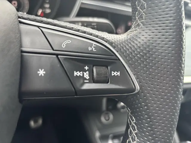 Audi Q3 45 TFSI e S edition 2022 Hybride Benzine 15