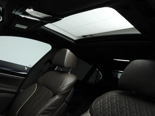 BMW 7 Serie 750i xDrive 2021 Benzine 34