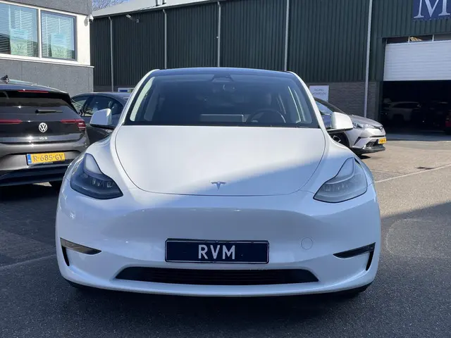 Tesla Model Y Performance AWD 75 kWh 2023 Elektrisch 2