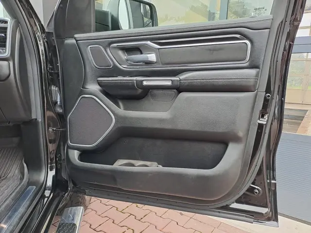 Dodge Ram 1500 5.7 V8 4x4 Crew Cab Laramie 2019 LPG/Gas 37