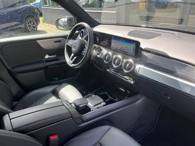 Mercedes-Benz GLB 180 Business Line 2023 Benzine 19