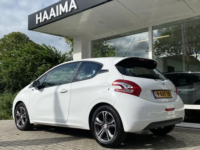 Peugeot 208 1.2i 82pk Active 2013 Benzine 4