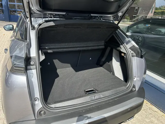 Peugeot 2008 1.2 Hybrid 145 GT 2025 Hybride Benzine 33