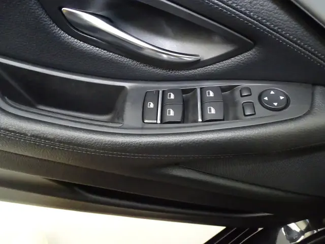 BMW 5 Serie Touring 520i Luxury Edition 2013 Benzine 42