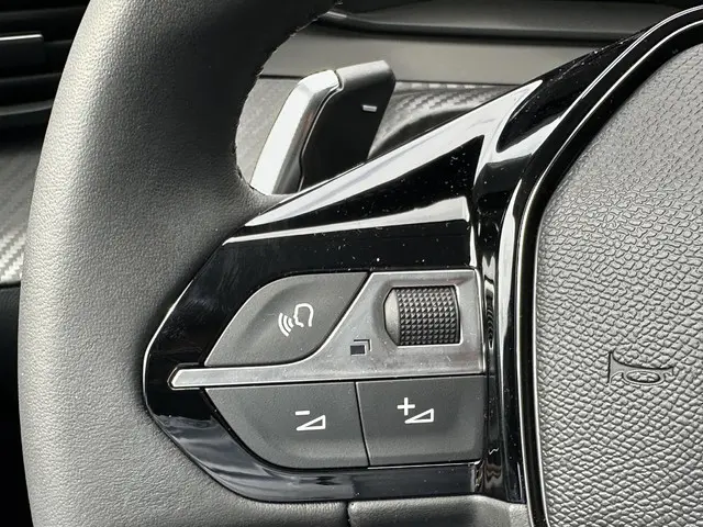 Peugeot 208 1.2 Hybrid 110 e-DCS6 Style 2025 Benzine 26