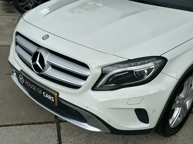 Mercedes-Benz GLA 180 Prestige 2016 Benzine 32